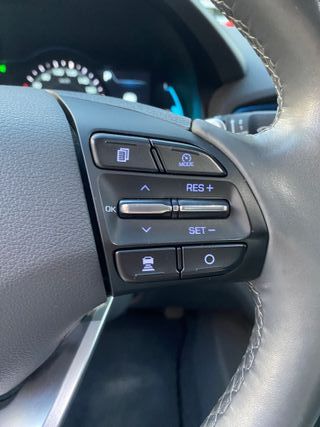IMPECABLE!!! HYUNDAI IONIQ HIBRIDO ENCHUFABLE
