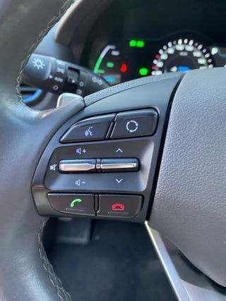 IMPECABLE!!! HYUNDAI IONIQ HIBRIDO ENCHUFABLE