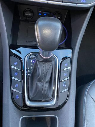 IMPECABLE!!! HYUNDAI IONIQ HIBRIDO ENCHUFABLE