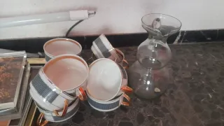 Juego de tazas de porcelana y vidrio