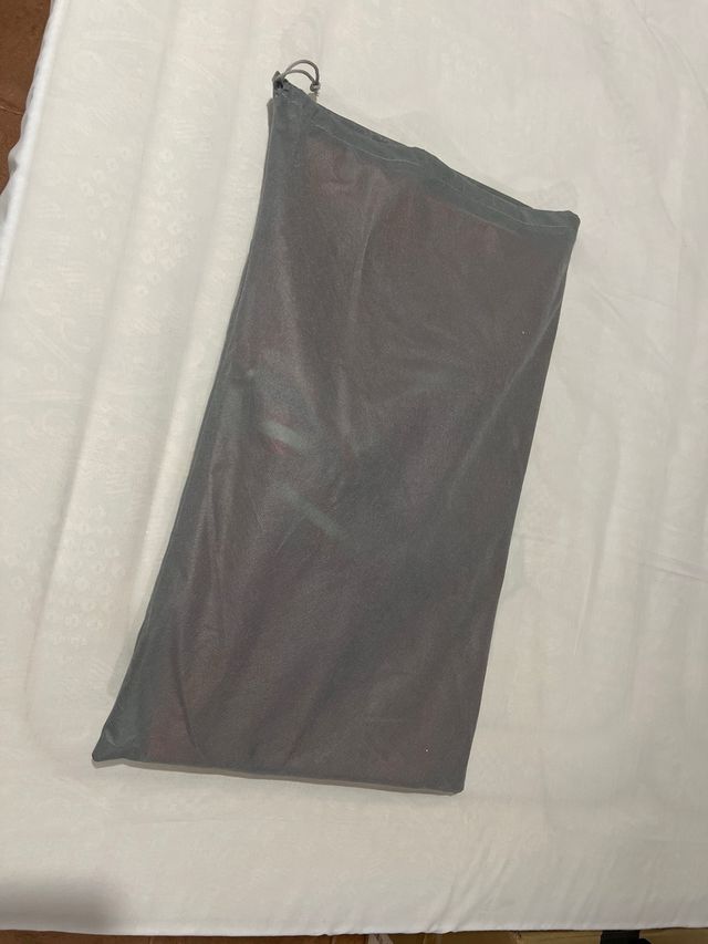 Bolsa de mano roja con correa