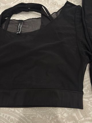 Top deportivo negro malla