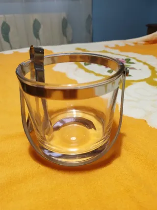 Cubiteras de cristal y metal