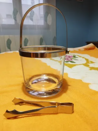 Cubiteras de cristal y metal