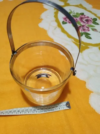 Cubiteras de cristal y metal