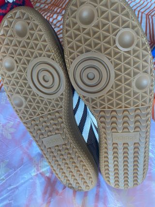 Zapatillas Adidas Marrones y Blancas