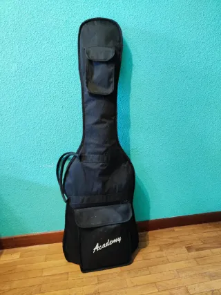 BAJO SAMICK Y AMPLIFICADOR LANEY