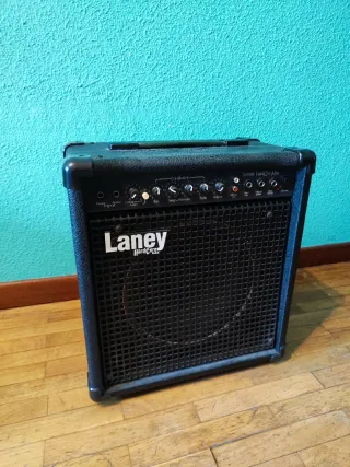 BAJO SAMICK Y AMPLIFICADOR LANEY