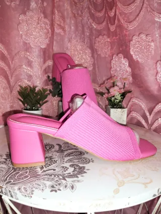 Sandalias tacón ancho fucsia