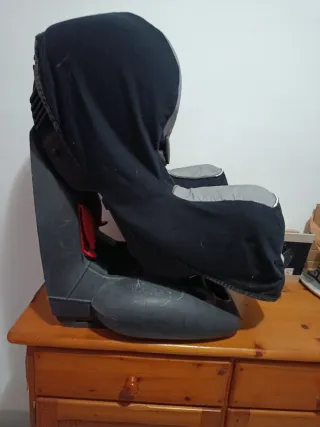 Silla coche Bebé Confort gris y negro
