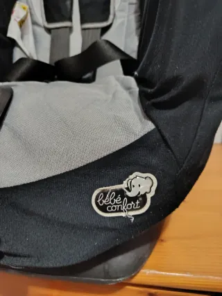 Silla coche Bebé Confort gris y negro