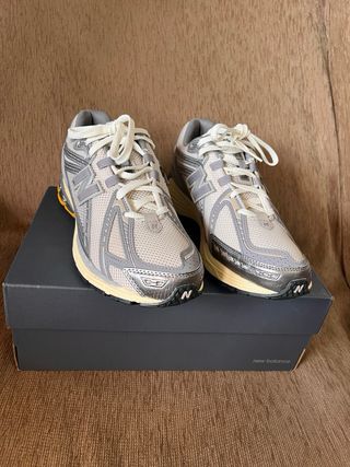 New Balance 1906R Gris Amarillo
