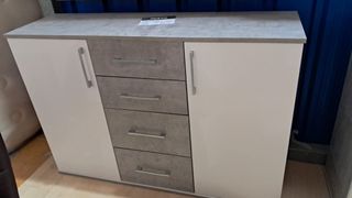 Aparador blanco y gris con cajones