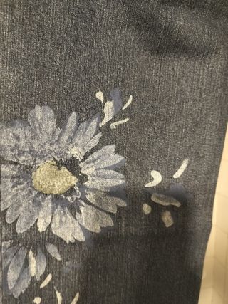 Pantalón vaquero mujer estampado floral