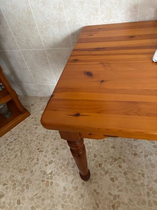 Mesa de madera rústica