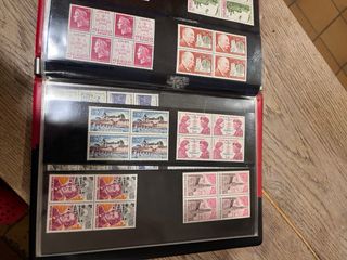 Album di francobolli con blocco 4