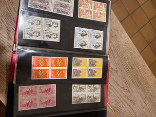 Album di francobolli con blocco 4