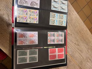 Album di francobolli con blocco 4