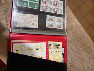 Album di francobolli con blocco 4