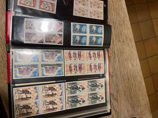 Album di francobolli con blocco 4