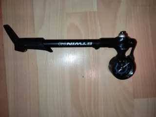 Bomba de suspensión Btwin 940 con manómetro