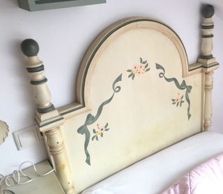 Cabecero de madera pintado a mano
