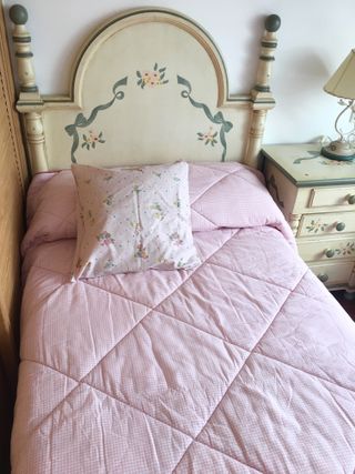 Cabecero de madera pintado a mano