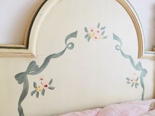 Cabecero de madera pintado a mano