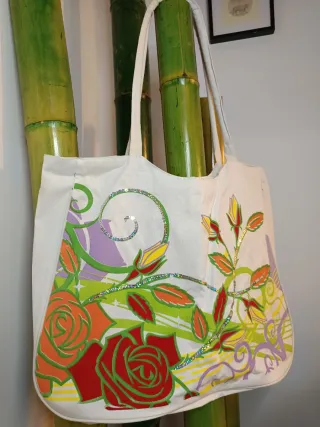 Bolso de tela blanco con flores