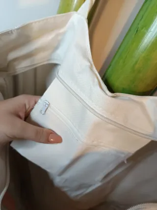 Bolso de tela blanco con flores