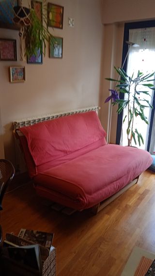 Sofá Cama roja de estructura de madera. Futón.