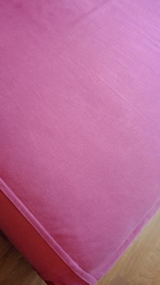 Sofá Cama roja de estructura de madera. Futón.