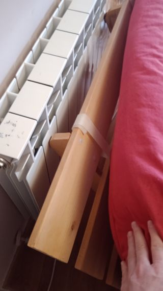 Sofá Cama roja de estructura de madera. Futón.