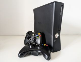 Xbox 360 Slim + cavi + 2 joystick, OTTIMO stato