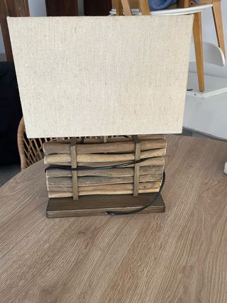Lámpara de mesa rústica madera y tela