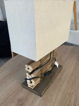 Lámpara de mesa rústica madera y tela