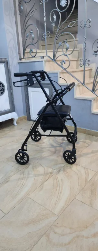 Andador Plegable con Asiento y Bolsa