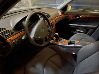 Mercedes-Benz Clase E 2002 con golpe (funciona)