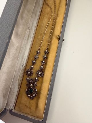 Conjunto collar y pendientes pedrería morada