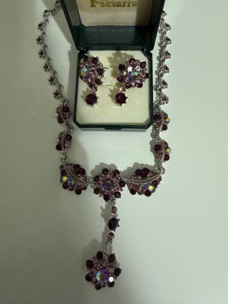 Conjunto collar y pendientes pedrería morada