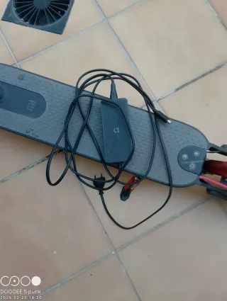 Patinete Eléctrico Negro y Rojo