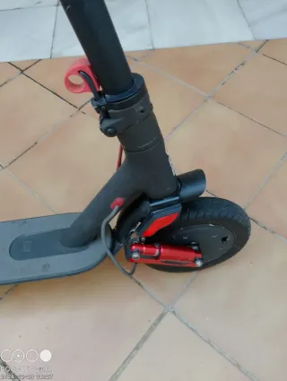 Patinete Eléctrico Negro y Rojo