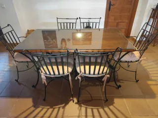 Mesa jardín/porche. De hierro y madera.