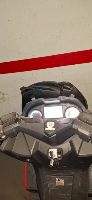 Maxi Scooter Roja y Negra