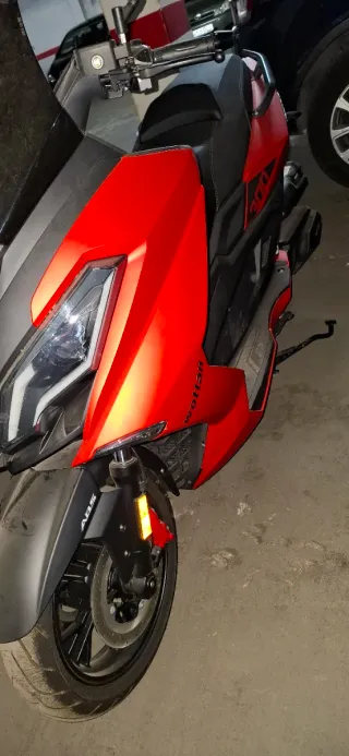 Maxi Scooter Roja y Negra