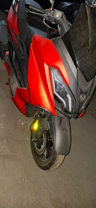 Maxi Scooter Roja y Negra