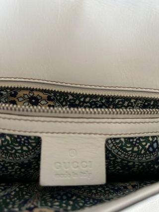 Bolso Gucci Blanco Piel con Detalles Plateados,