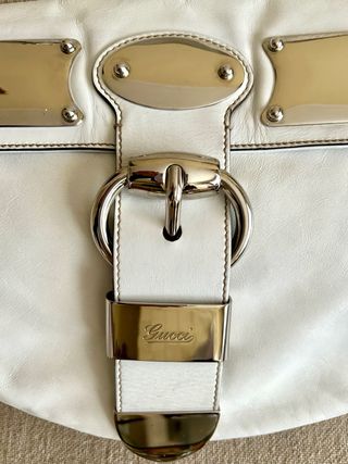 Bolso Gucci Blanco Piel con Detalles Plateados,