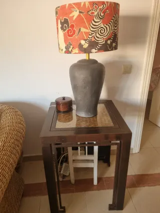 Sofá de ratán con 2 mesas auxiliares