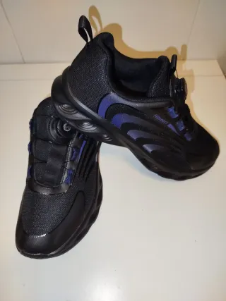 Zapatillas Running Hitmars Negras y Moradas